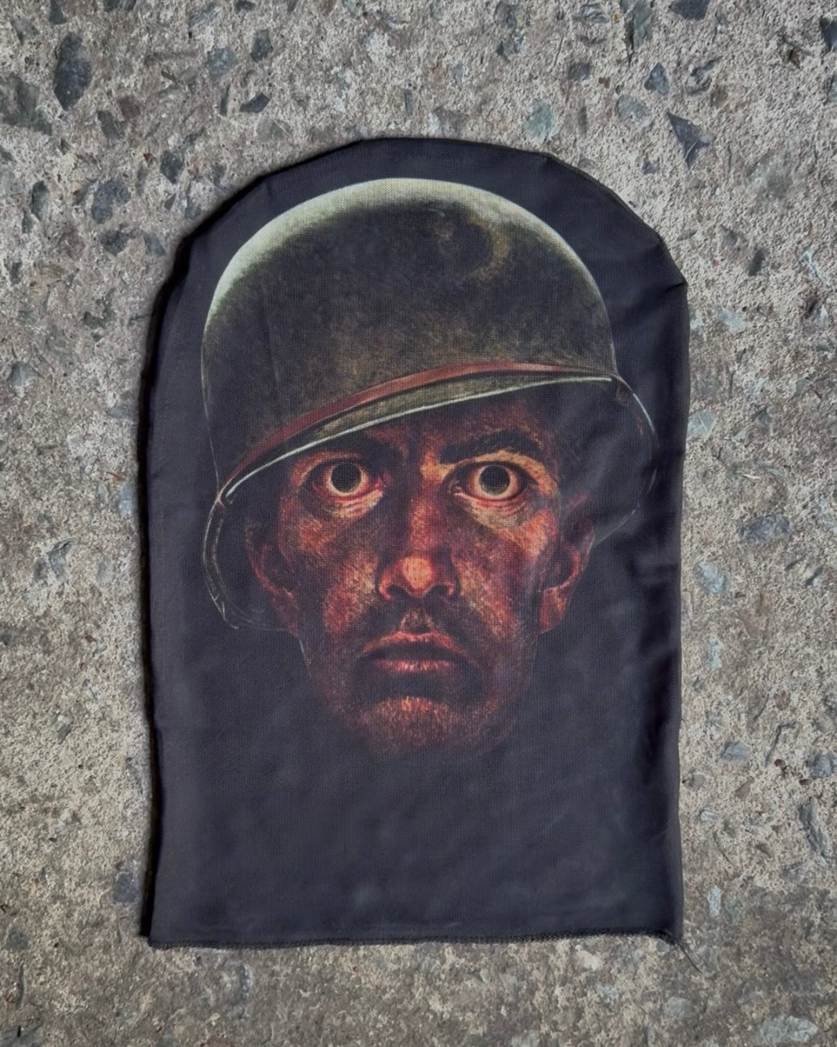 “Stare” mask
